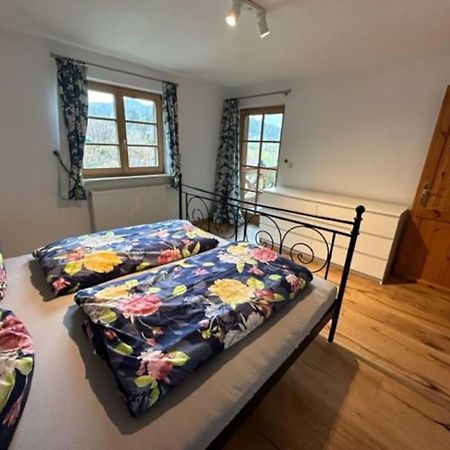 Charmante Farbenfrohe Wohnung Fuer Zwei Fischbachau Luaran gambar