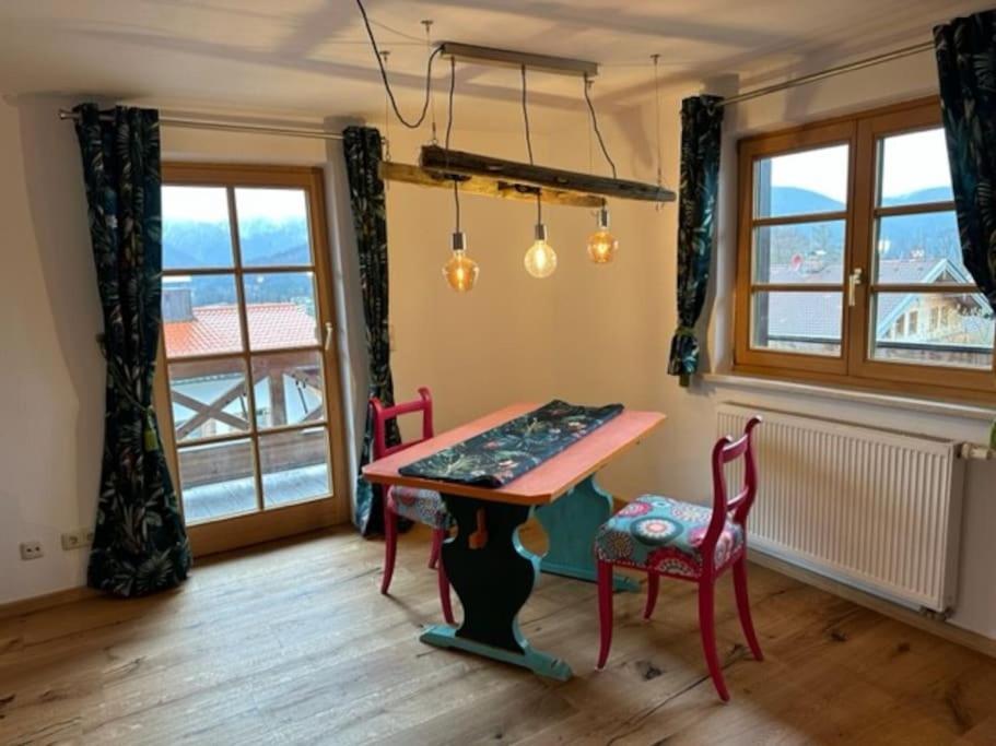 Charmante Farbenfrohe Wohnung Fuer Zwei Fischbachau Luaran gambar